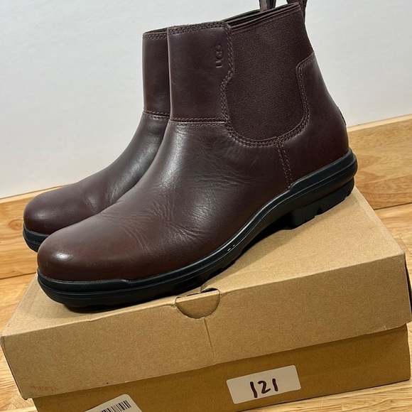 UGG 8.5 Women's Brown Leather Boots Hapsburg Chelsea‎ - Picture 1 of 12